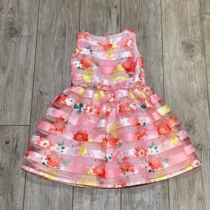 Little Girls lavender brand floral Dress in size 4
Super cute dress !!